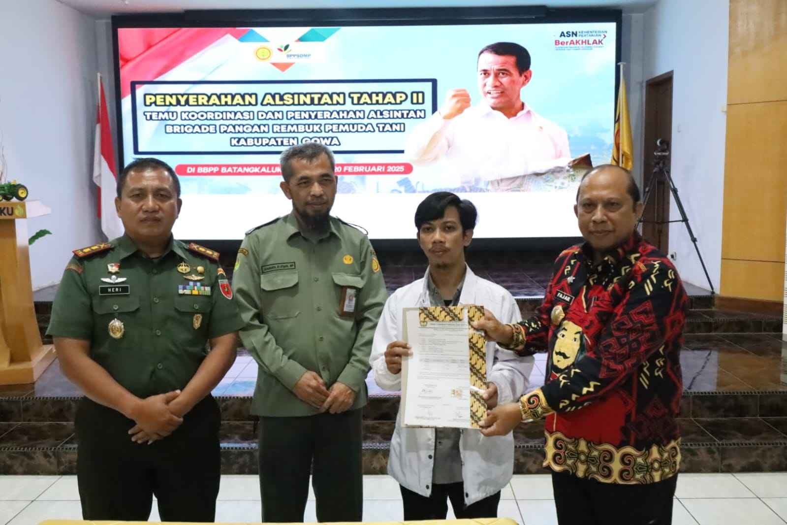 Generasi Muda Bergerak, Brigade Pangan Gowa Terima Bantuan Alsintan untuk Tingkatkan Produktivitas