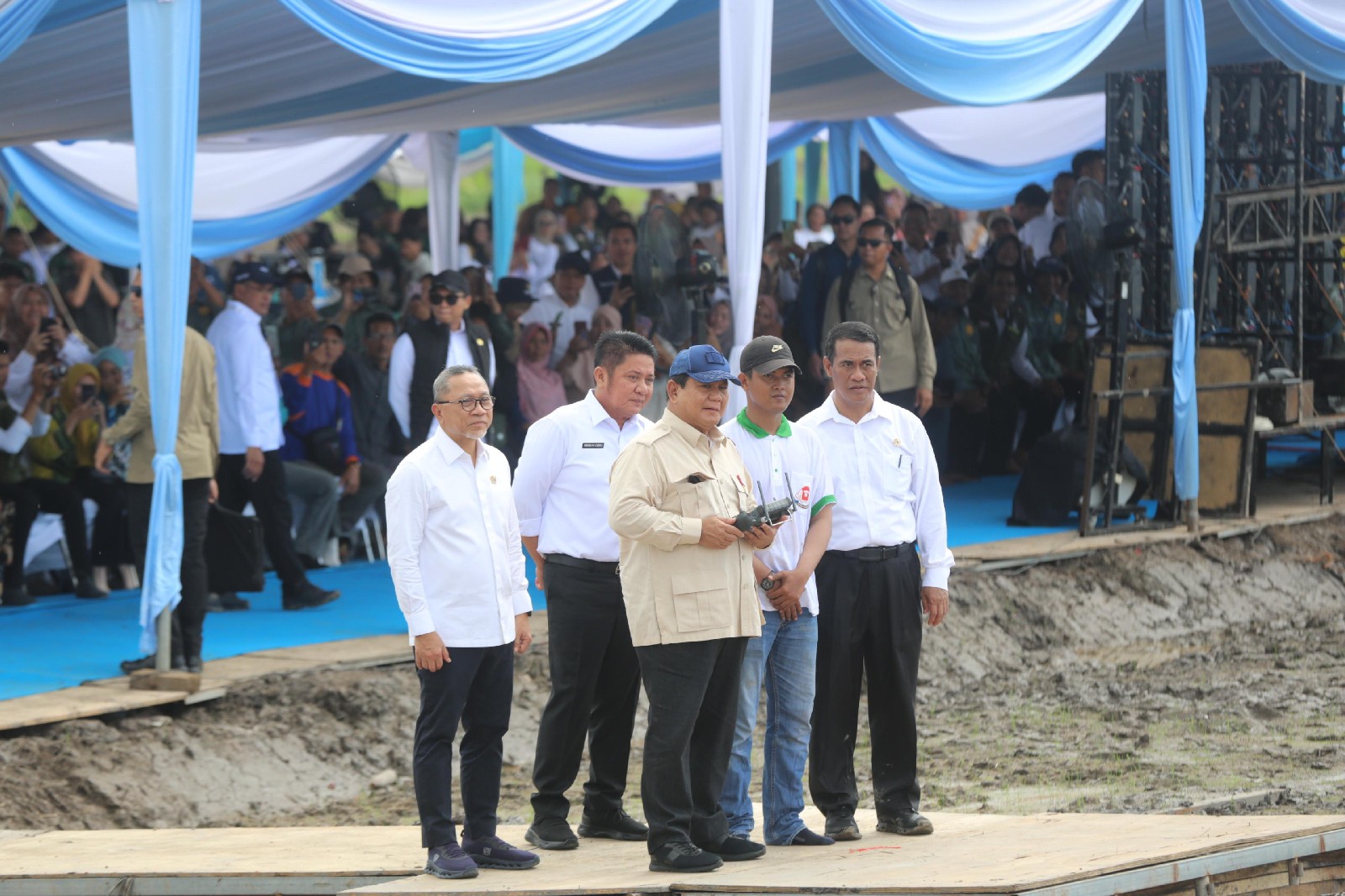 Presiden Prabowo Pimpin Tanam Padi Serentak di 14 Provinsi dengan Teknologi Drone