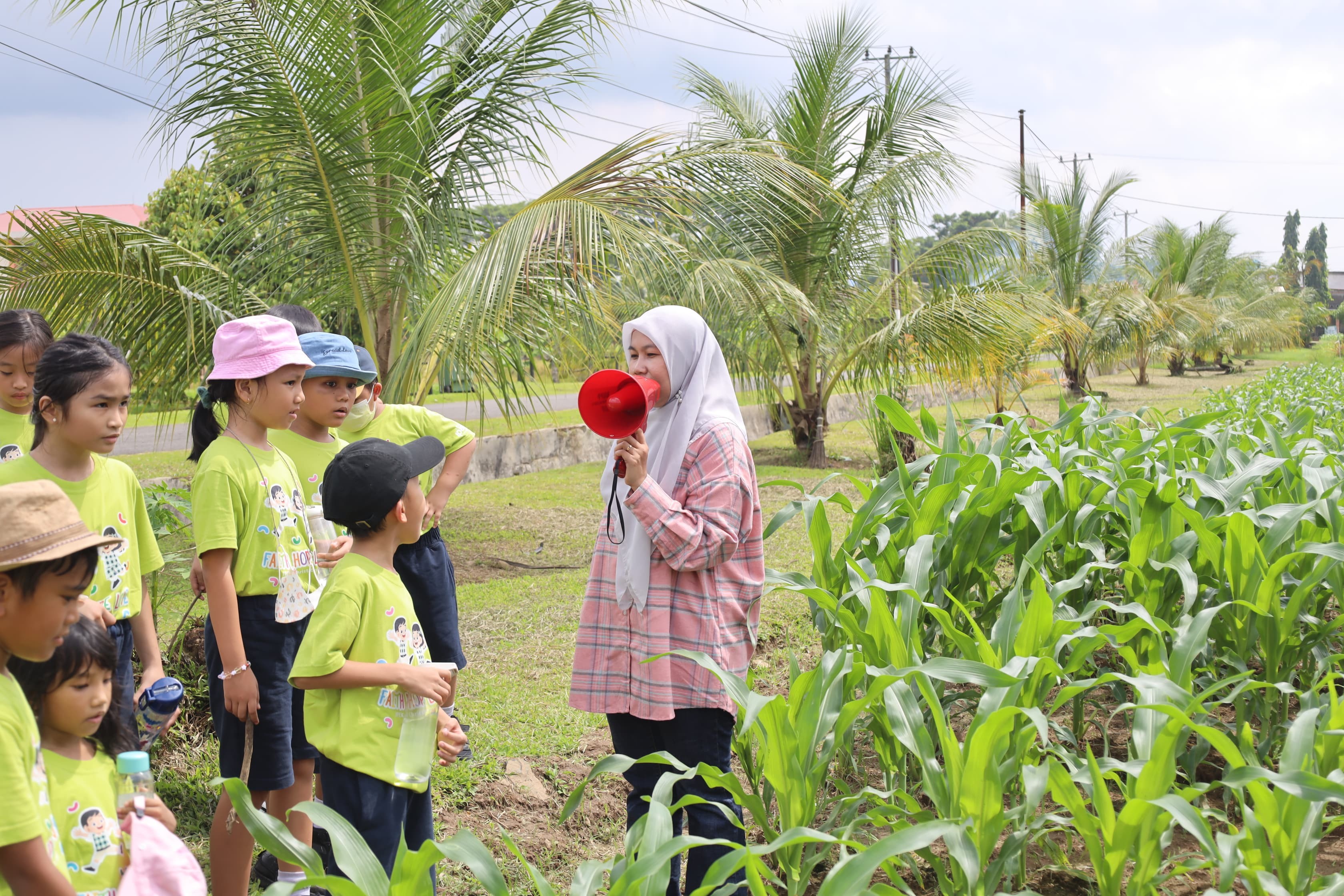 Belajar Pertanian Sambil Bermain, Siswa SD Ipeka Antusias Ikut Field Trip