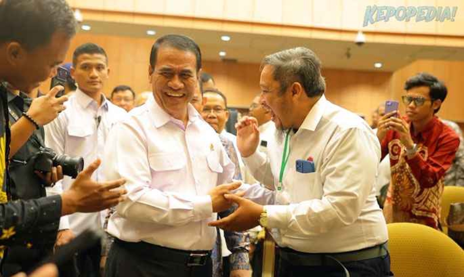 Mentan Amran Ingatkan  Kemandirian Pangan Benteng Lindungi Rakyat  di Simposium KAHMI
